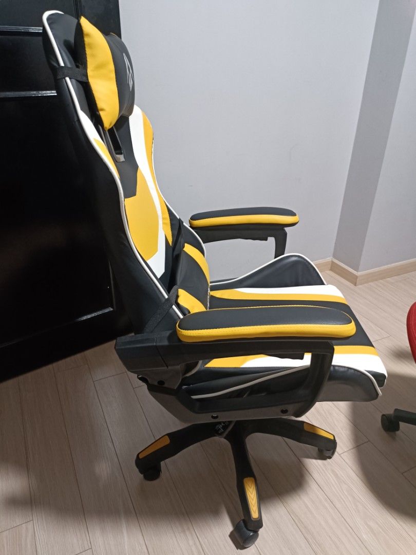 Seat zone gaming chair, Furniture & Home Living, Furniture, Chairs on