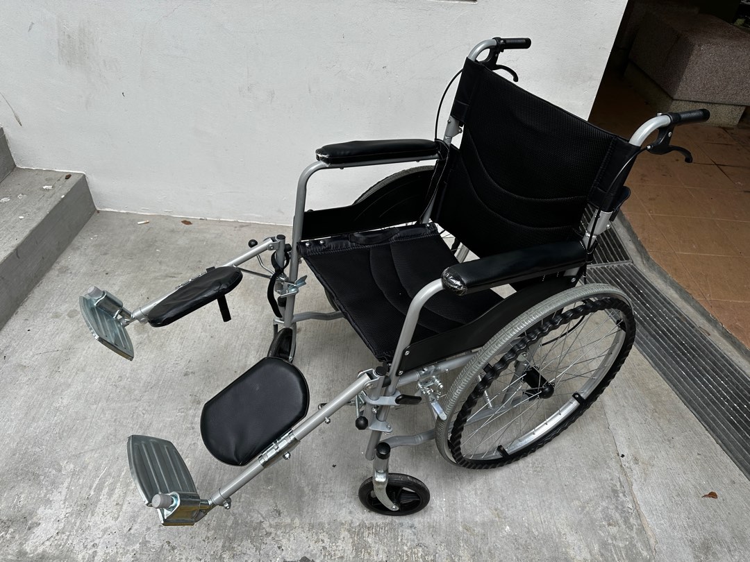 Selling used elevating wheelchair, Health & Nutrition, Assistive