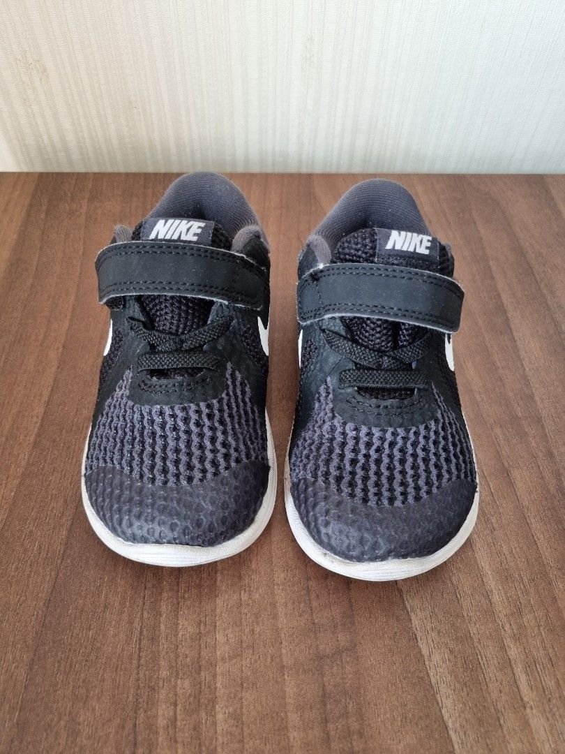 Nike best sale revolution 4u