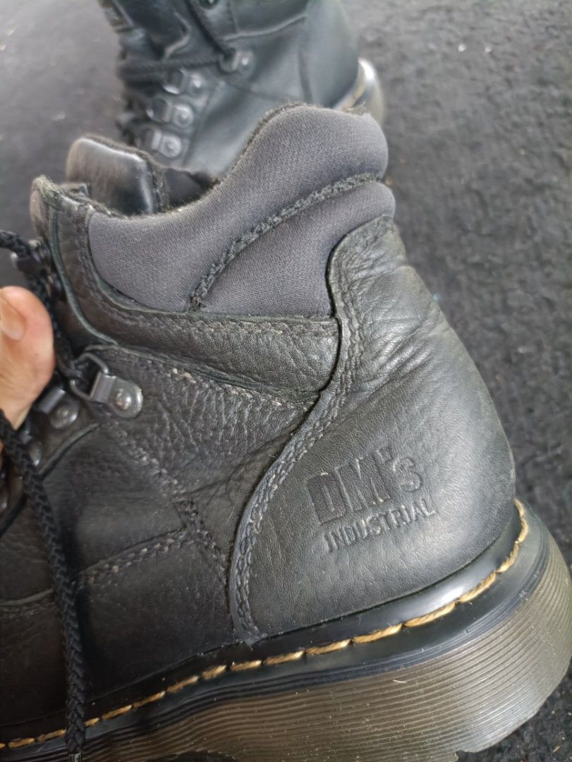 Sepatu safety shoes Dr. Martens