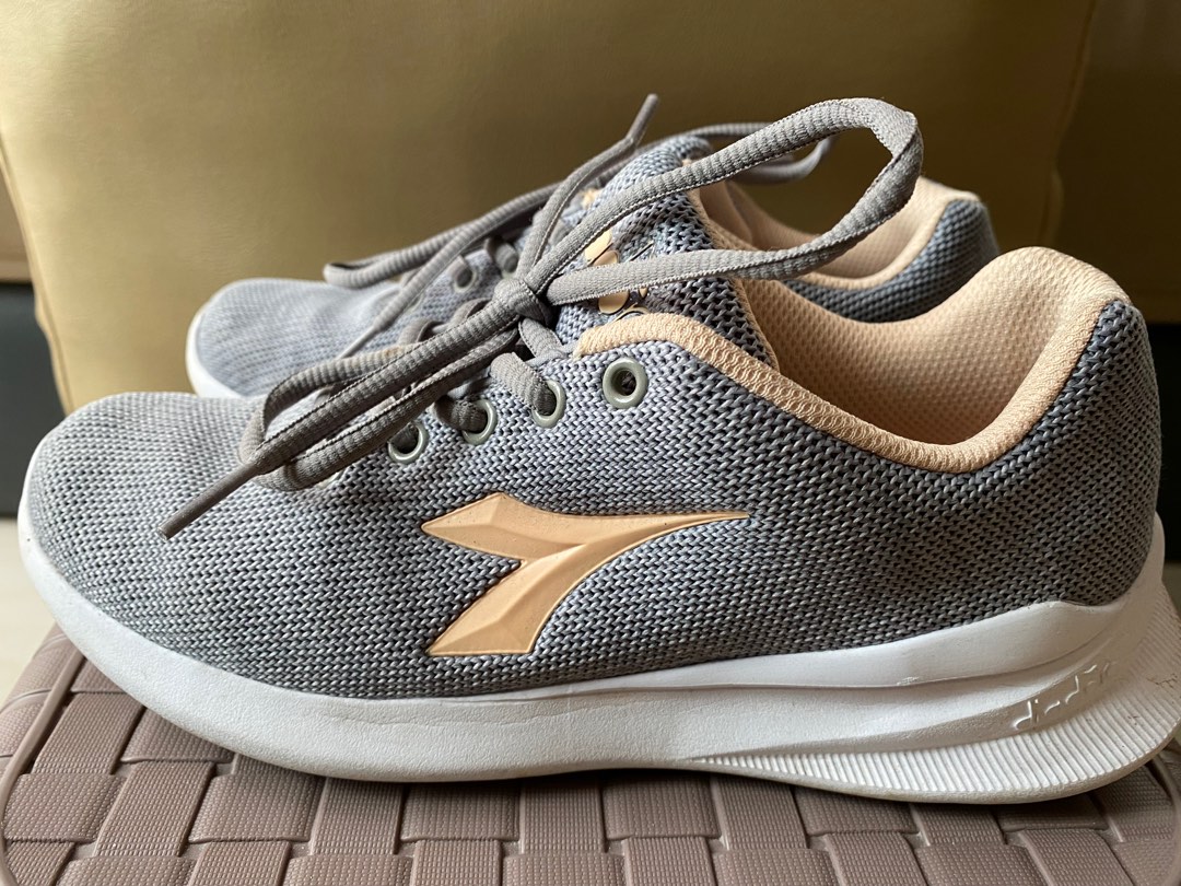 Sepatu sneakers best sale diadora
