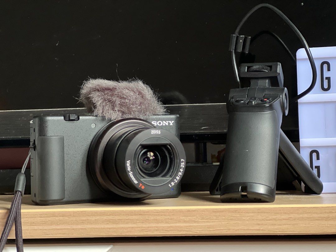 SONY digital camera ZV1, Photography, Cameras on Carousell