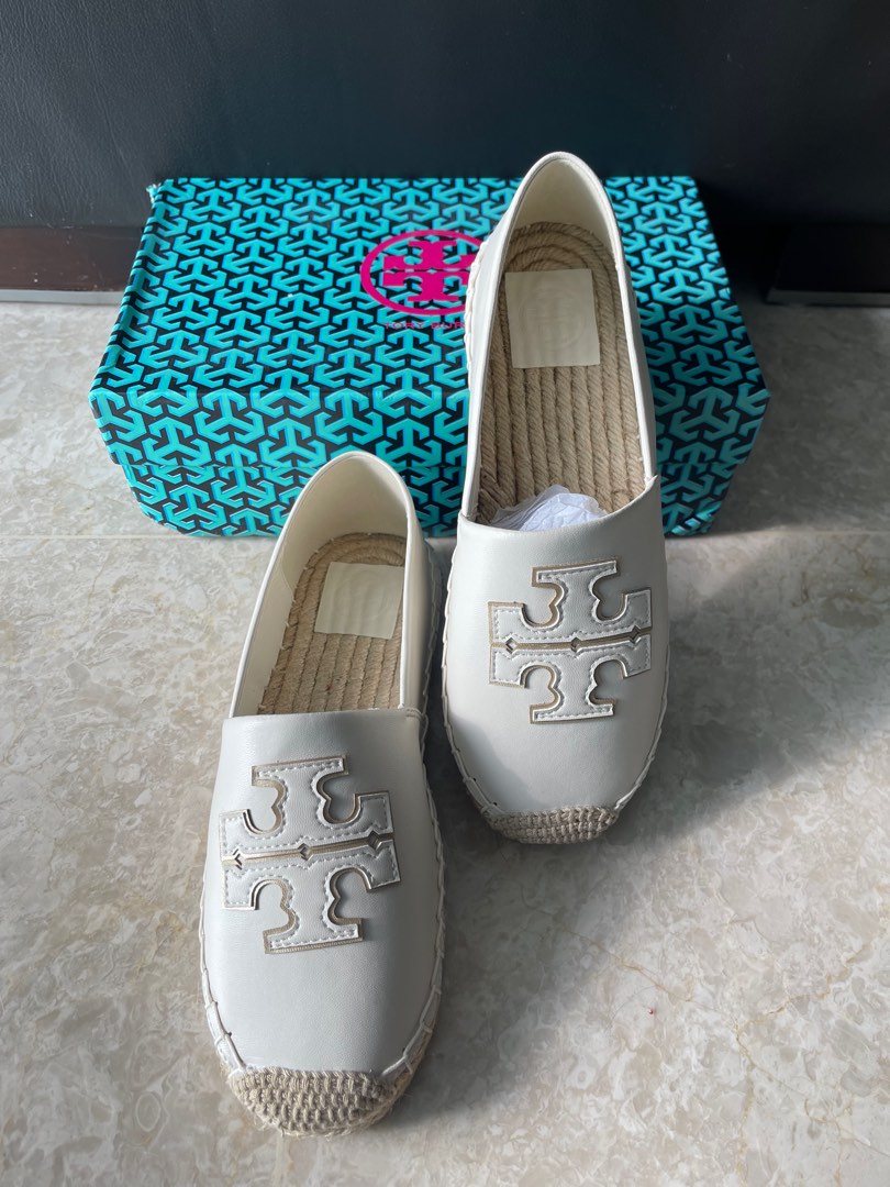 TB cream loafer shoes, Women's Fashion, Footwear, Loafers on Carousell