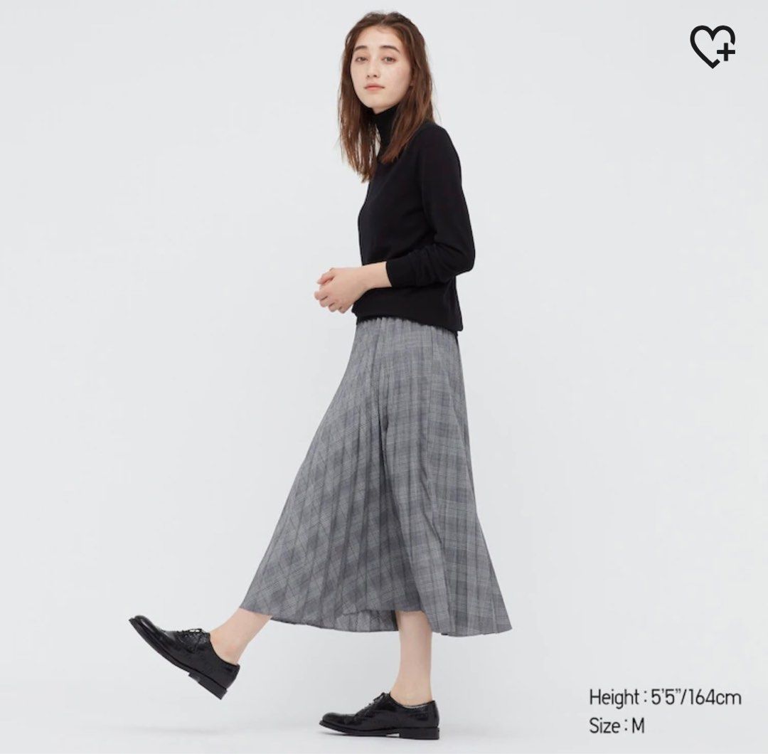 UNIQLO Accordion Pants (Category: Other Bottoms) located in Taguig. Submitted by declutterfinds (Listing ID 1195619970, Image 1). Description: Garterized waist fits till med. Length 25”.