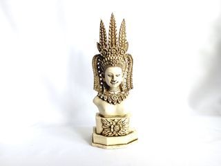 Vintage Guan Yin bust, moulded resin, 9 in. tall x 2.25 L x 3.25 in. W, slightly used