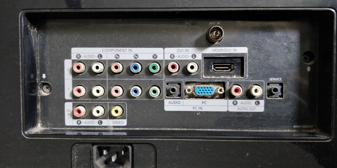 37" Large screen LCD HD TV in perfect working order, TV & Home