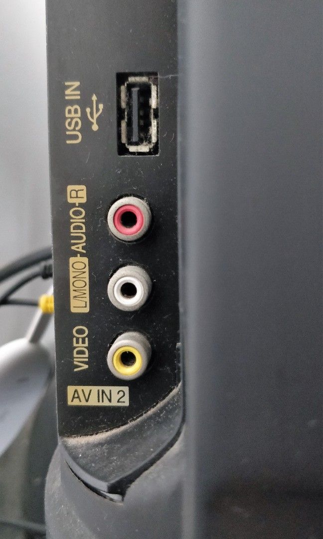 37" Large screen LCD HD TV in perfect working order, TV & Home