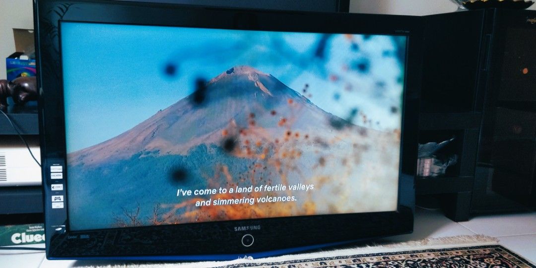 37" Large screen LCD HD TV in perfect working order, TV & Home