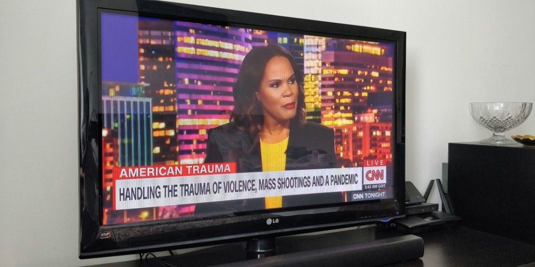 37" Large screen LCD HD TV in perfect working order, TV & Home