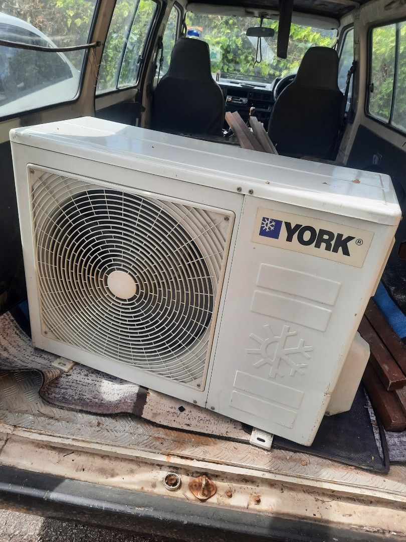 Aircond york 2.5hp outdoor unit, TV & Home Appliances, Air Conditioners