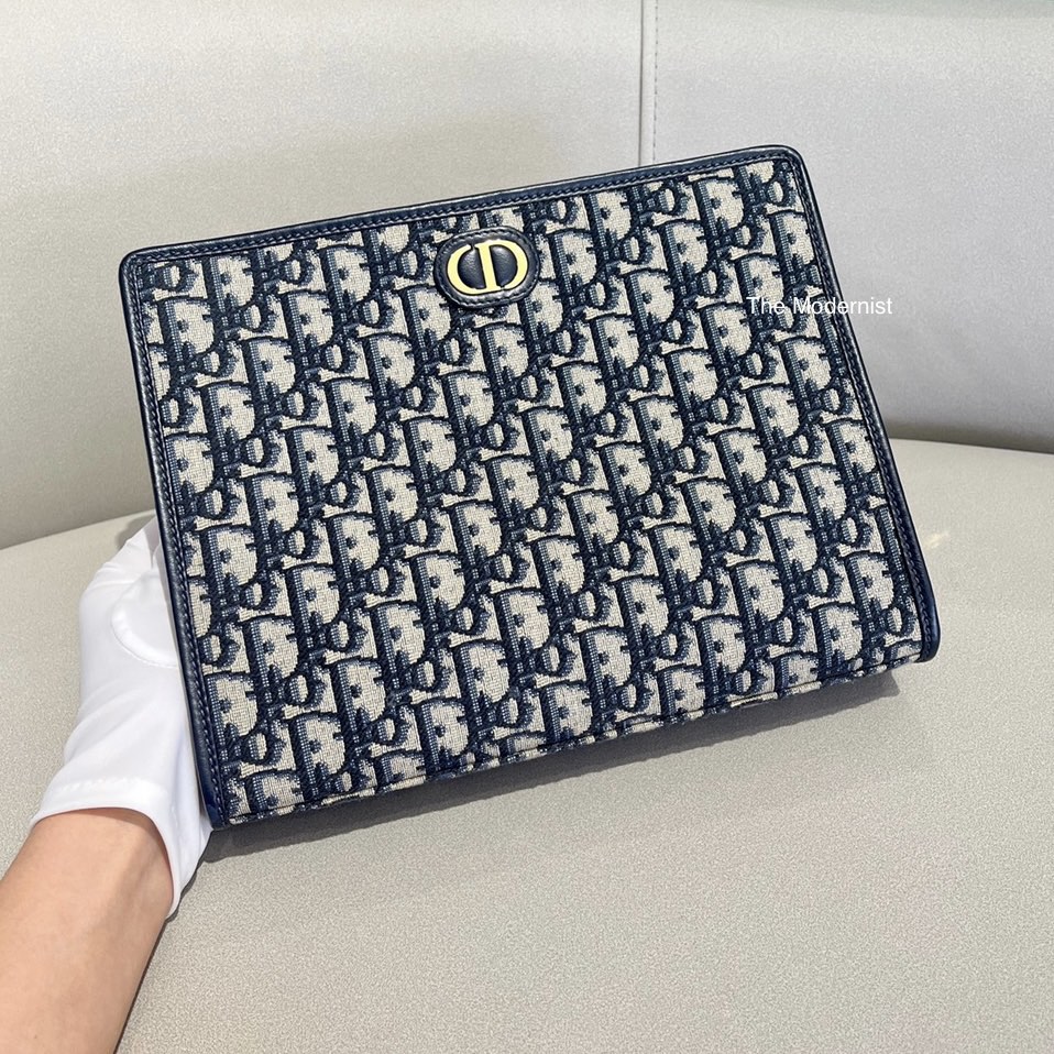 Authentic Dior 30 Montaigne Pouch Blue Oblique Jacquard, Luxury, Bags &  Wallets on Carousell