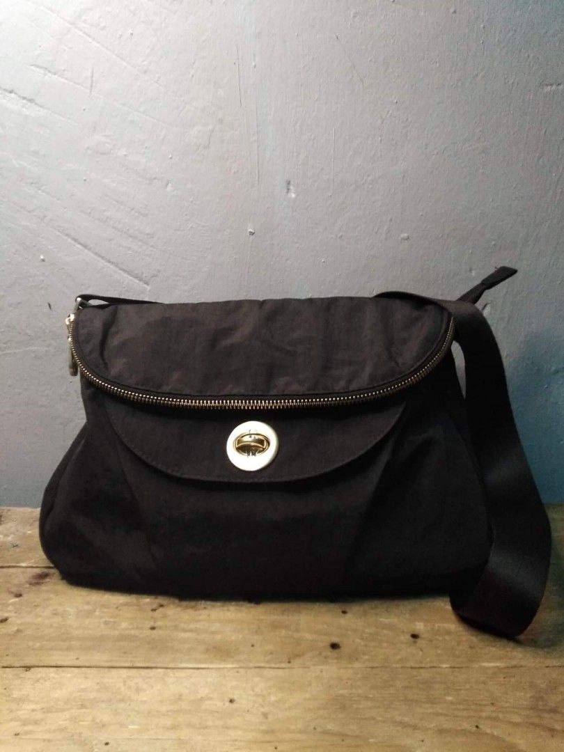 Baggallini messenger sling 2025 bag