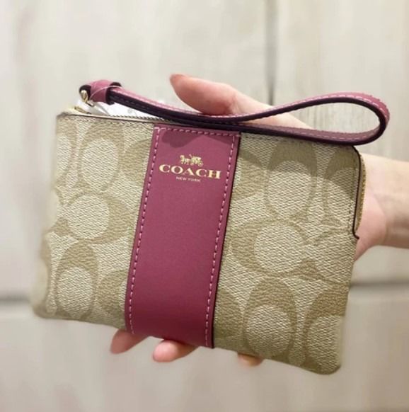 Coach f58035 hotsell corner zip wristlet