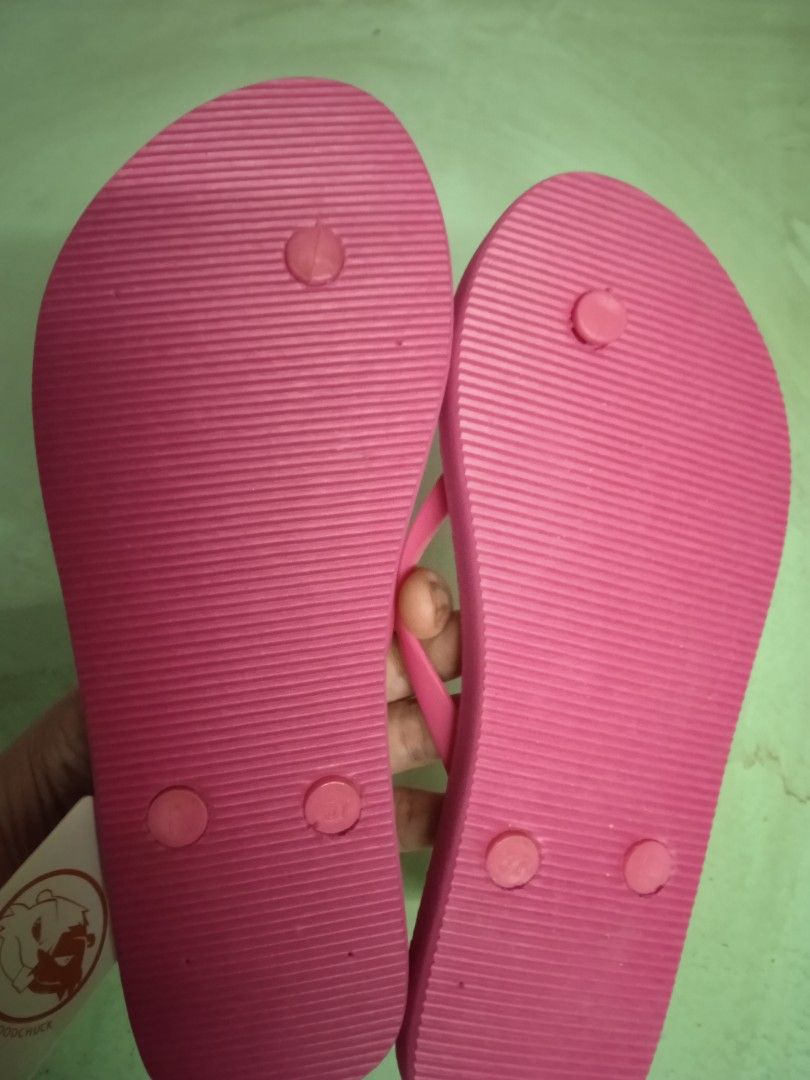 Brand new Woodchuck Slippers (Category: Slippers and slides) located in Pasay City. Submitted by rchllramento21 (Listing ID 1200383458, Image 3). Description: I bought as gift to my niece but it doesn't fit to her, I got wrong size. Size 5 1/2 - 6.