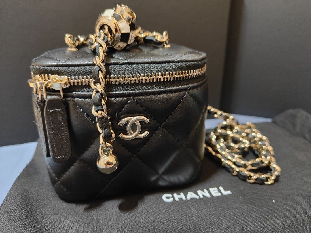 Chanel 23C Cc Mini Vanity Rectangular White Lambskin – ＬＯＶＥＬＯＴＳＬＵＸＵＲＹ