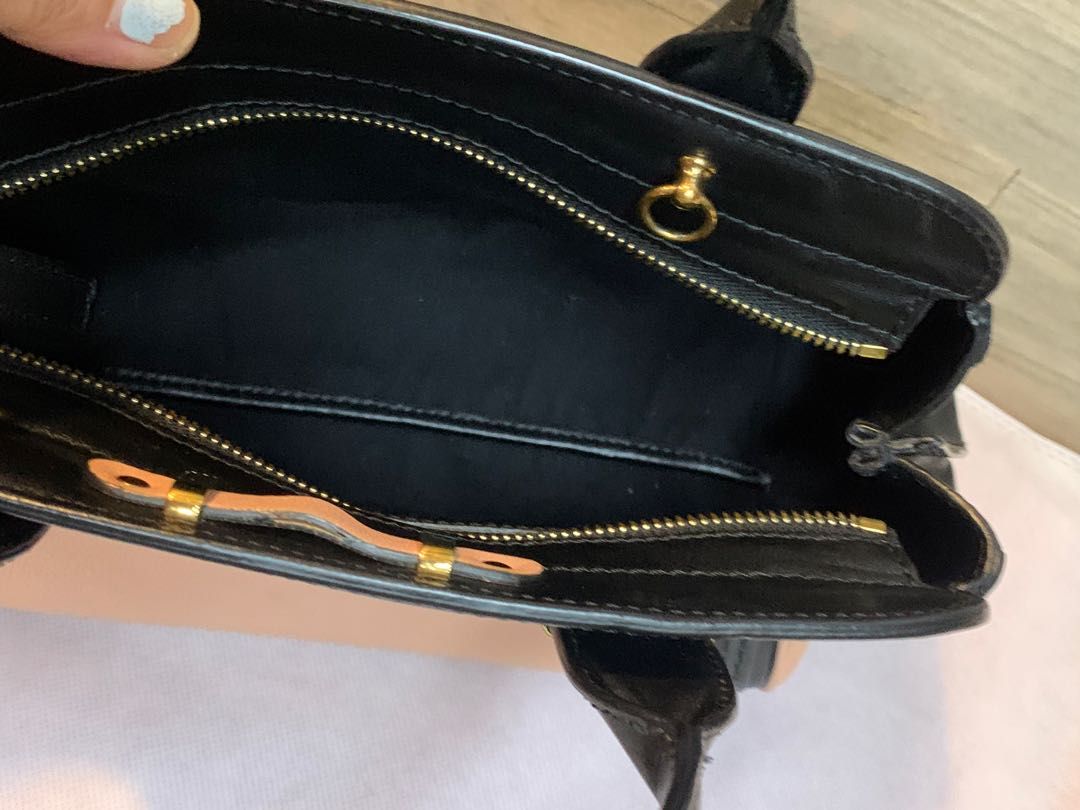Chloe (Category: Luxury Bags & Wallets) located in Pasig City. Submitted by r.dizon (Listing ID 1200387858, Image 3). Description: Chloe 2way Bag Hand Bag or Sling Bag Bi color Black and Pink Nude .