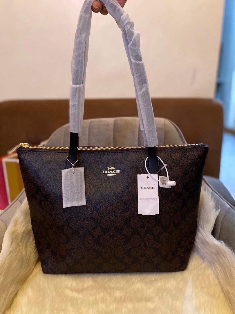 Coach tote medium, Luxury, Bags & Wallets on Carousell