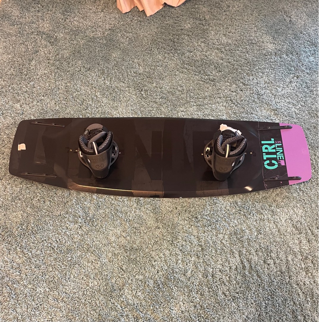 CTRL 135 Wakeboard & Hyperlite Bindings, Sports Equipment, Other Sports