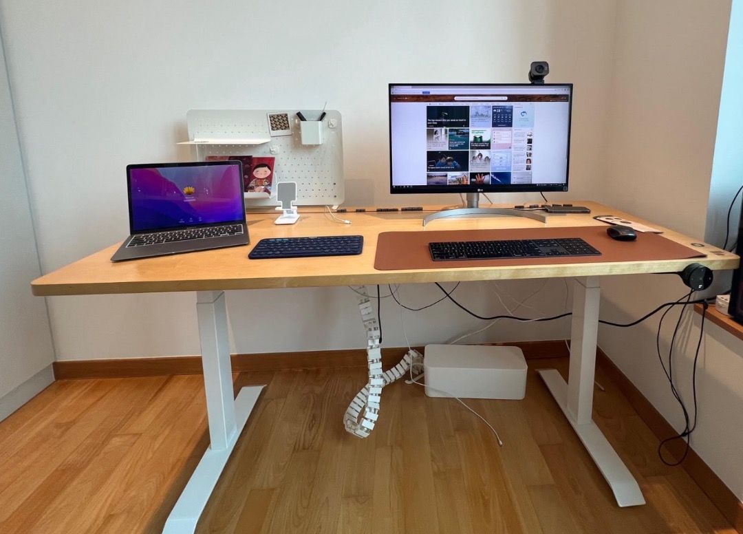 EverDesk Max Table Set Like New (July 2022 With 10 Years Warranty ...