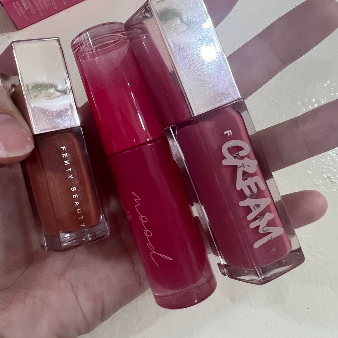Fenty Beauty Gloss x Peripera (Category: Makeup) located in Paranaque City. Submitted by chinitamaria (Listing ID 1200259555, Image 1). Description: Set of 3 na po makukuha nyo for almost a price of 1 fenty gloss. - fenty gloss bomb cream shade: cupcakin’ - fenty gloss lumi shade: fenty glow mini size and may konti discoloration sa cap - peripera ink mood tint shade: cherry so what -brandnew po yung 3 but all swatched once lang. - yung 2 fenty wa
