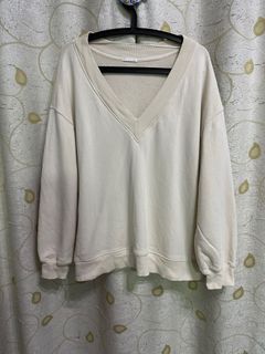 GU 奶油大V領T