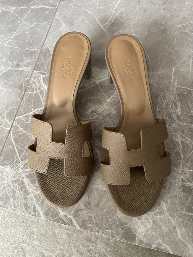 Hermes Oasis Sandals in Etoupe Size 37, Women's Fashion, Footwear ...