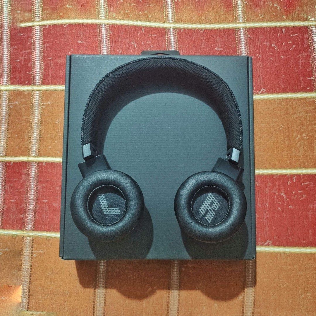 JBL HEADPHONE (Category: Headphones & Headsets) located in Imus. Submitted by camstamayo92 (Listing ID 1200362586, Image 3). Description: Selling my JBL LIVE 460 All working well. RFS: My company provide a new luxury headphone Edit: Natanggal na yung leather sa ear piece. Maybe because natambak sa lang sa box. Lowering the price. .