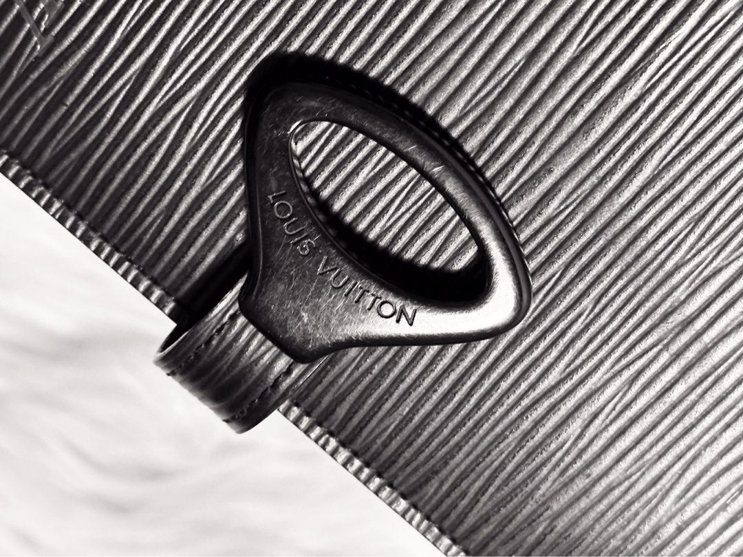Louis Vuitton Taïga Leather Small Ring Agenda Cover - Black Books,  Stationery & Pens, Decor & Accessories - LOU757394