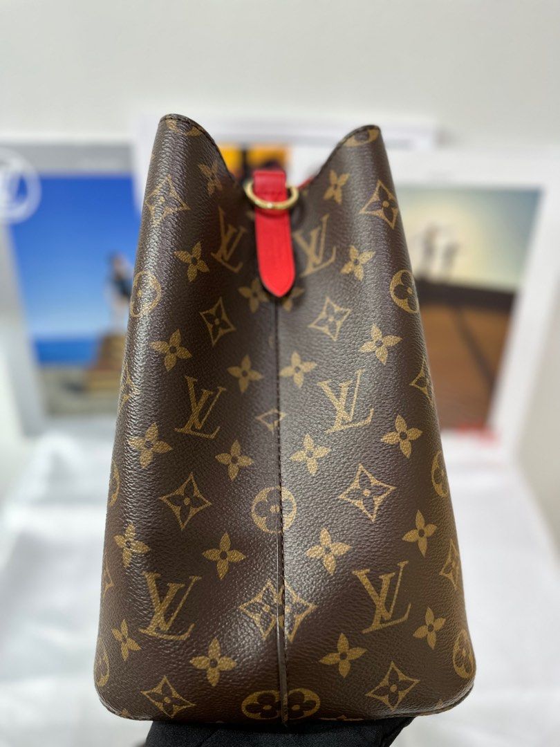 Louis Vuitton Brea MM Epi Indigo, Luxury, Bags & Wallets on Carousell