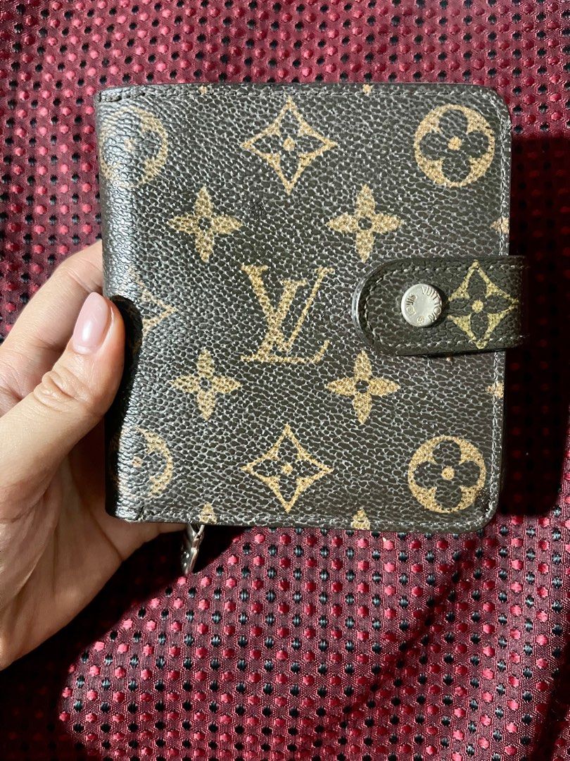 LV Louis Vuitton Monogram Long Bifold Wallet, Women's Fashion, Bags &  Wallets, Wallets & Card holders on Carousell