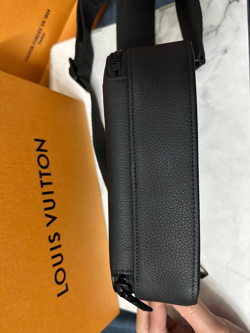 Louis Vuitton Alpha Wearable Wallet 2022 Ss, Black