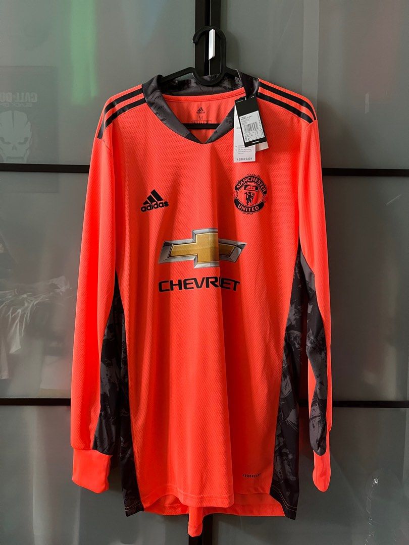 Man utd goalkeeper kit hot sale 2020