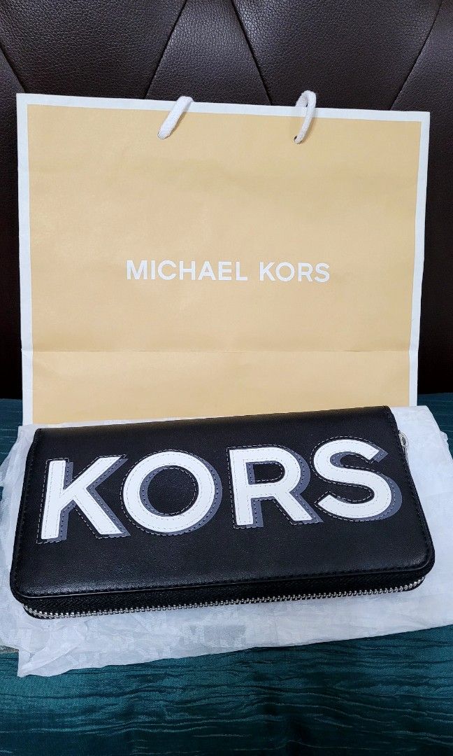 Michael Kors Cooper Tech Zip Leather Wallet for Women in Black and White,  Luxury, Bags & Wallets on Carousell
