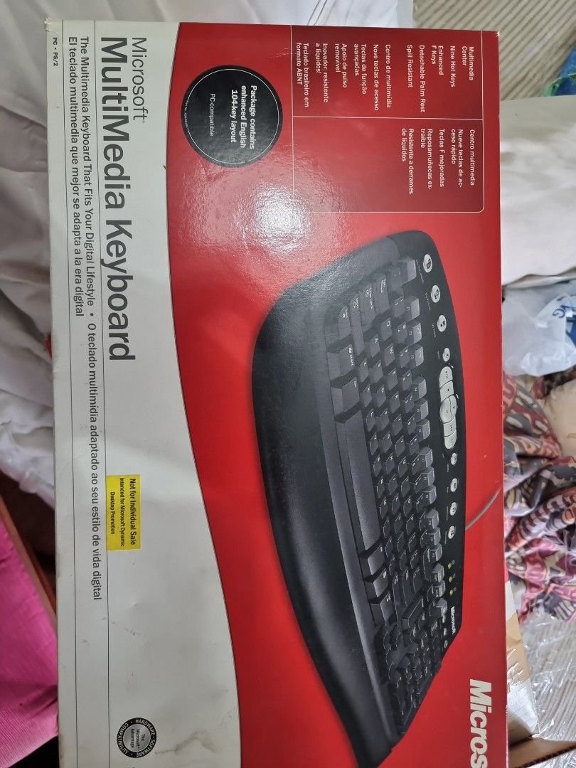 Microsoft MultiMedia Keyboard, Computers & Tech, Parts & Accessories