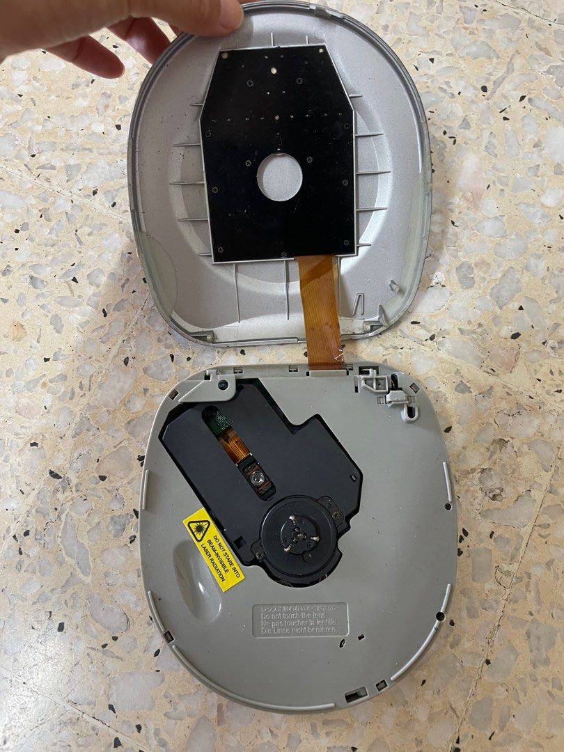Nesco VCD CD player no function (Category: Portable Music Players) located in Kuala Lumpur. Submitted by tks2222 (Listing ID 1200250051, Image 2). Description: No function Heavy use You can buy it as spare parts.