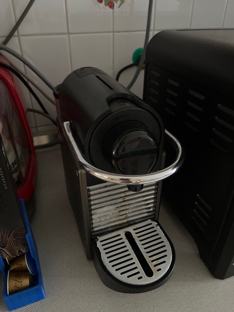 Nespresso pixie electric titan, TV & Home Appliances, Kitchen