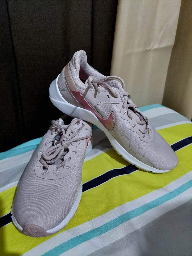 womens nike legend essential 2