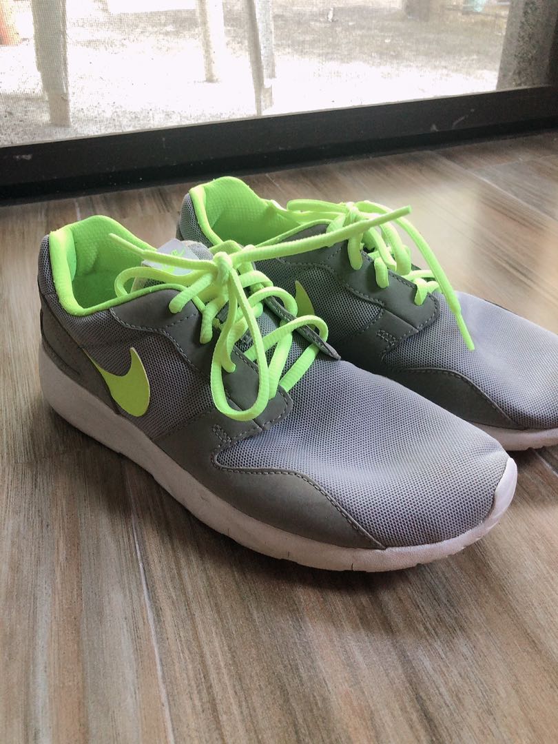 womens gray nike sneakers