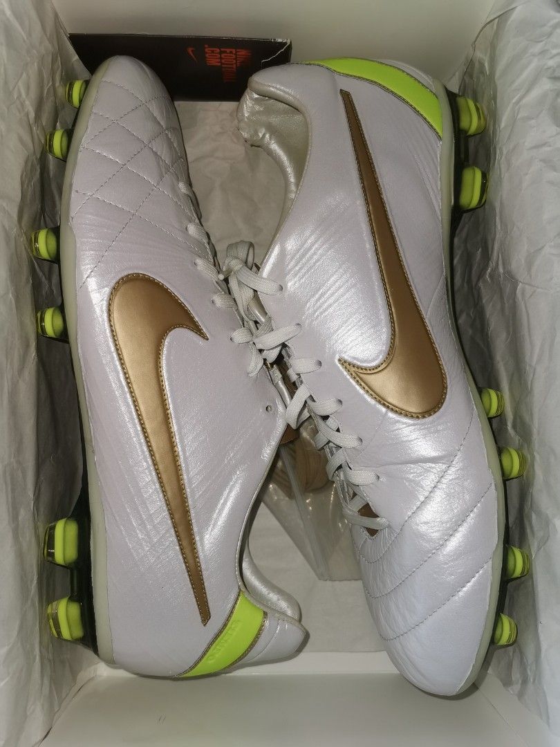 Nike Tiempo Legend IV Men's Fashion, Footwear, Boots on Carousell