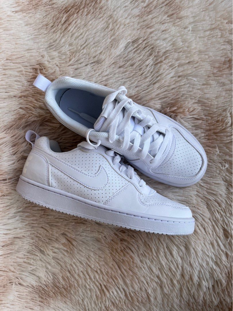 Nike triple sale white shoes