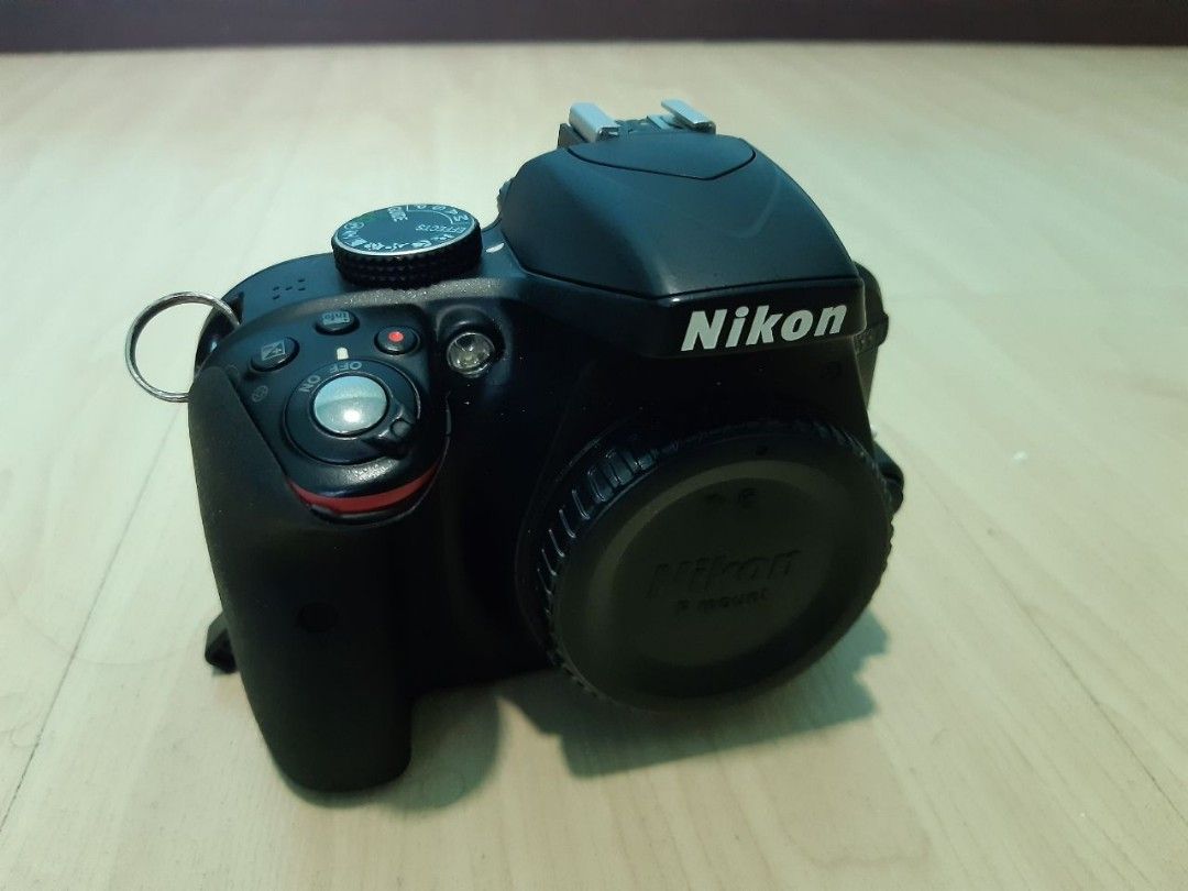 Nikon D3300 (Whole Set) + Yongnuo 50mm f.18 lens (Nego ...