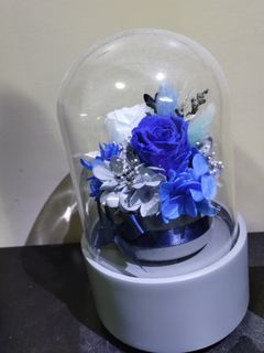 Preserved flowers with musical box