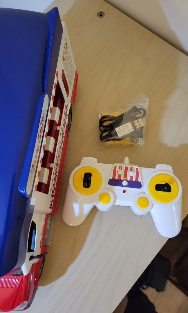 Remote Control Ice Cream Truck, 興趣及遊戲, 玩具 & 遊戲類 Carousell