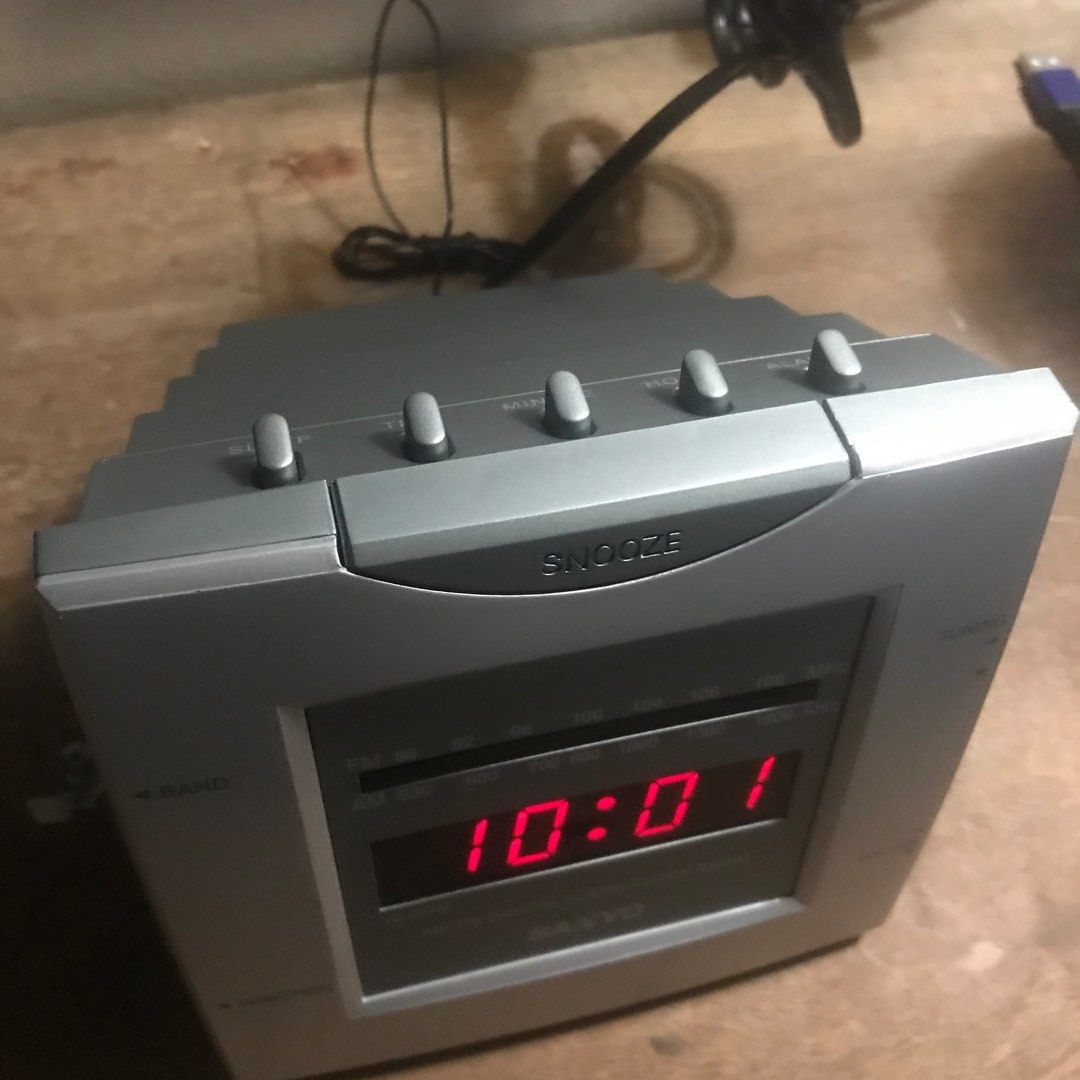 Sanyo AM/FM Digital Alarm Clock, Audio, Portable Audio Accessories on