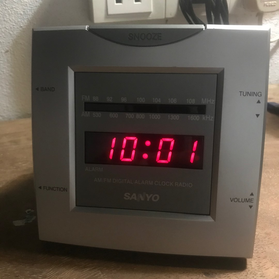 Sanyo AM/FM Digital Alarm Clock, Audio, Portable Audio Accessories on