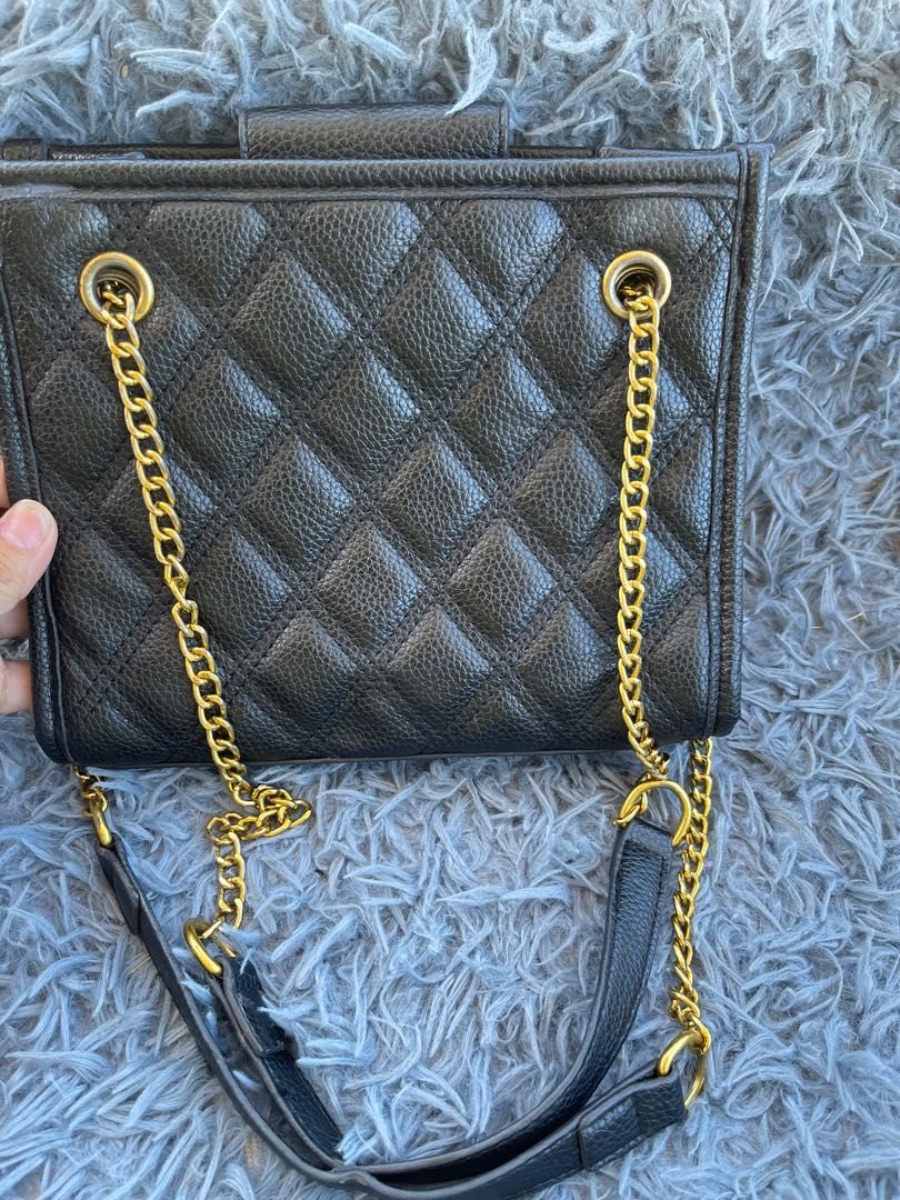 Shoulder Bag (Category: Shoulder Bags) located in Cebu City. Submitted by iamish_items (Listing ID 1200315666, Image 3). Description: .