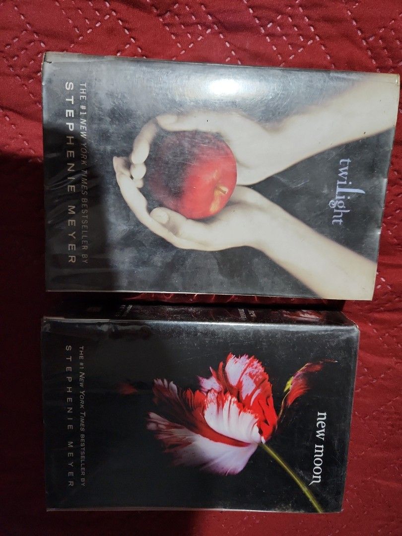 Twilight and New Moon (Category: Storybooks) located in Quezon City. Submitted by sc008 (Listing ID 1200387509, Image 1). Description: rfs: decluttering, going minimalist na sana hahaha also i never really liked books tried it out lang nung college - covered both with plastic para mas sturdy yung cover - folded the twilight book sa page 23 then I think I stopped reading na talaga actually 300 for both twilight - 150 new moon - 200 (di na ako umab