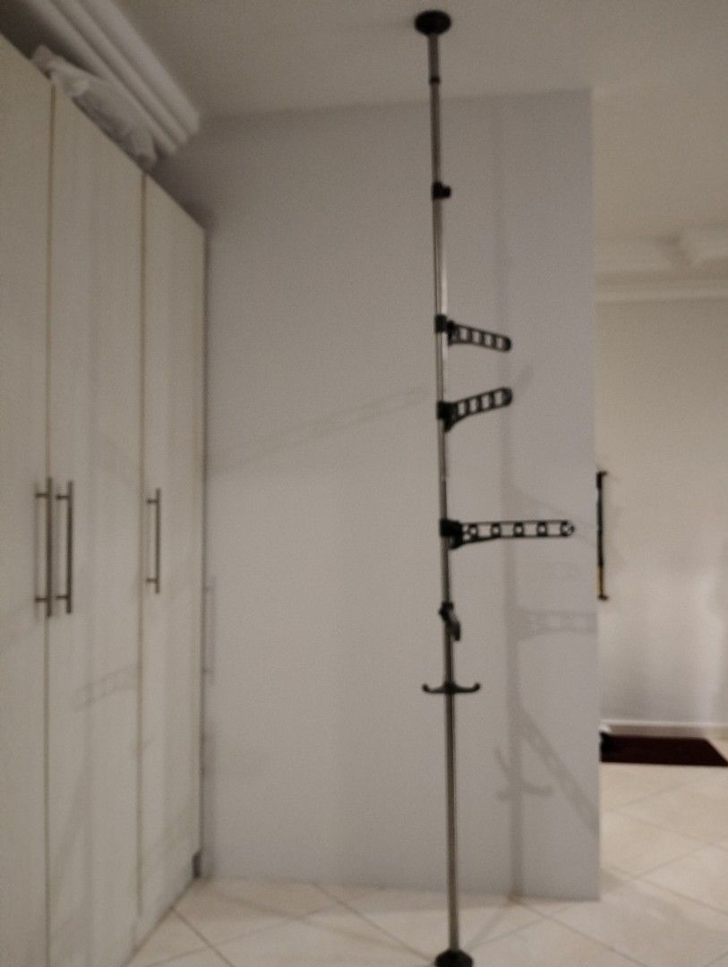 Vertical upright suction pole for clothes hanging, Furniture & Home
