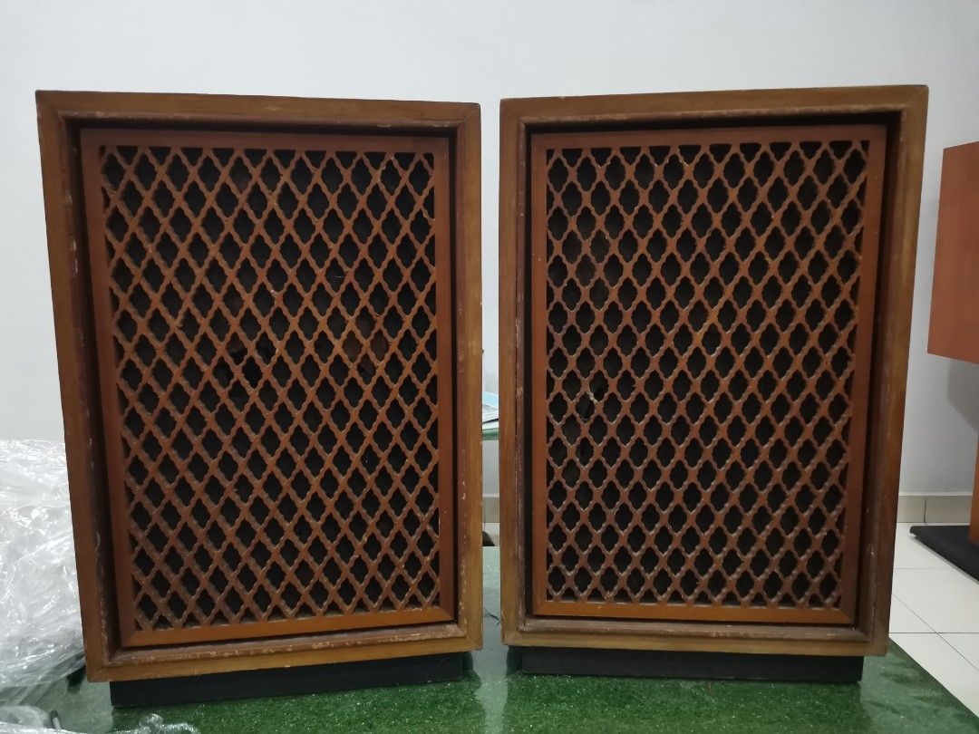 Vintage store speaker box