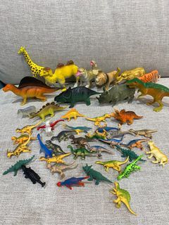 一堆恐龍和動物